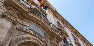 El Tribunal Superior de Justicia de Valencia suspende la prohibición de tragamonedas en bares