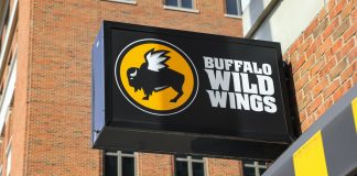 Betcris firma una asociación pionera en México con Buffalo Wild Wings