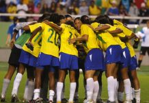 La selección femenina de fútbol de Brasil, reunida en ronda.