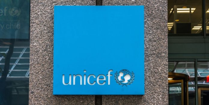 El logo de Unicef, que lanzó una guía sobre apuestas en menores.