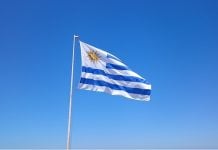 La bandera de Uruguay.