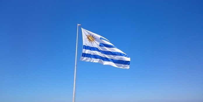 La bandera de Uruguay.