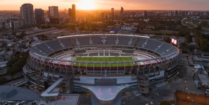 El Estadio Monumental, hogar de River Plate, posible nuevo patrocinado de Betano.