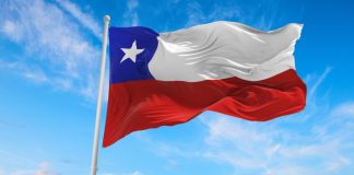 La bandera de Chile, que busca recuperar el casino de Iquique.