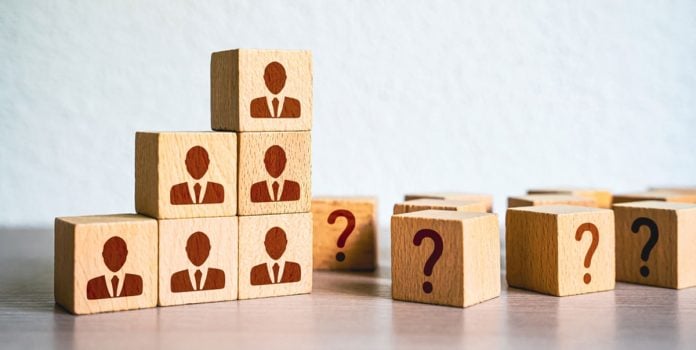 La falta de empleados compromete las acciones de Anatel contra el mercado ilegal de apuestas.