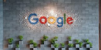 logo de google en oficina