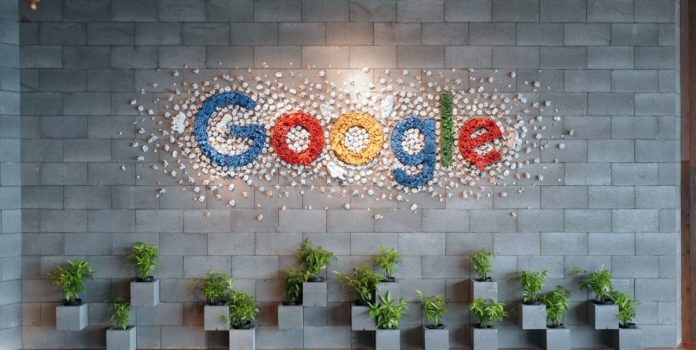 logo de google en oficina