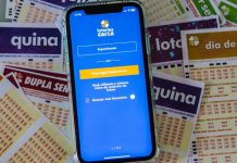 celular con app abierta de loterías caixa