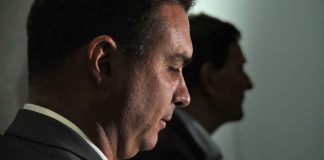 Flávio Bolsonaro se pronuncia contra la legalización de los juegos de azar en Brasil.
