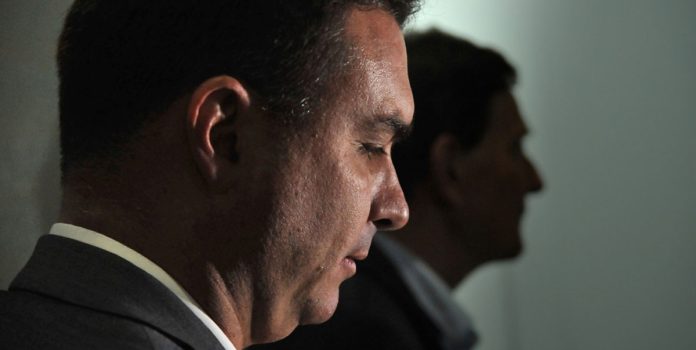 Flávio Bolsonaro se pronuncia contra la legalización de los juegos de azar en Brasil.