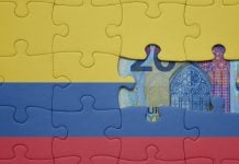 bandera de colombia con pesos colombianos