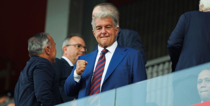 Barcelona---Porta-Joan Joan Laporta, presidente de Barcelona, explicó que “expandir la marca a escala mundial” es un objetivo irrenunciable.