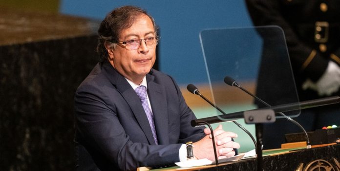 Juego-Gustavo-Petro-IVA Colombia anuncia un aumento del IVA para los juegos de azar.