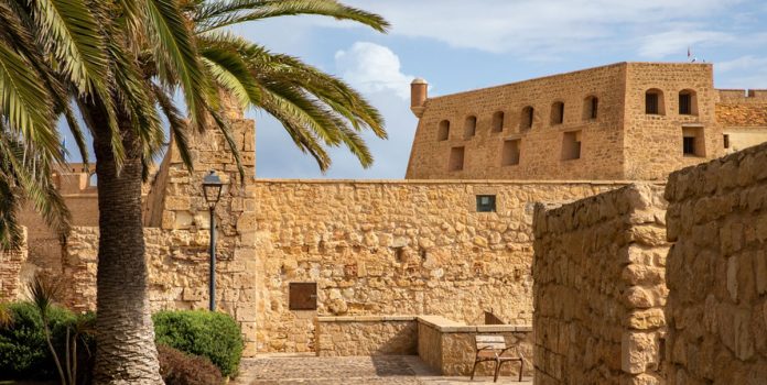 Juego-online-Melilla El impacto del juego online en el PIB de Melilla fue de 51,6 millones de euros en 2024.