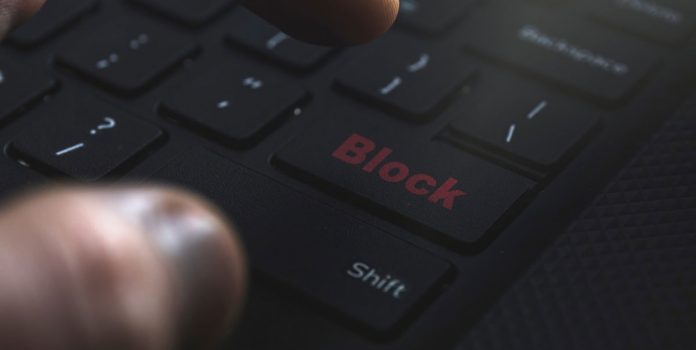 España ordena el bloqueo de Polymarket y Kalshi.
