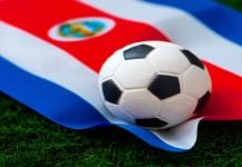 Costa Rica suspende a tres jugadores de fútbol