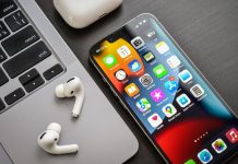 Apple enfrenta una demanda por permitir que menores accedan a apps de juego online.