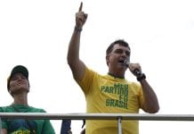 Flávio Bolsonaro pretende prohibir los casinos online, pero defiende a las apuestas deportivas.