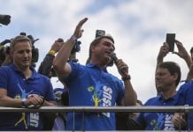Flávio Bolsonaro acusa a Lula de “estafa electoral” por prohibir las apuestas Flávio Bolsonaro acusa a Lula de “estafa electoral” por prohibir las apuestas.