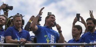 Flávio Bolsonaro acusa a Lula de “estafa electoral” por prohibir las apuestas Flávio Bolsonaro acusa a Lula de “estafa electoral” por prohibir las apuestas.